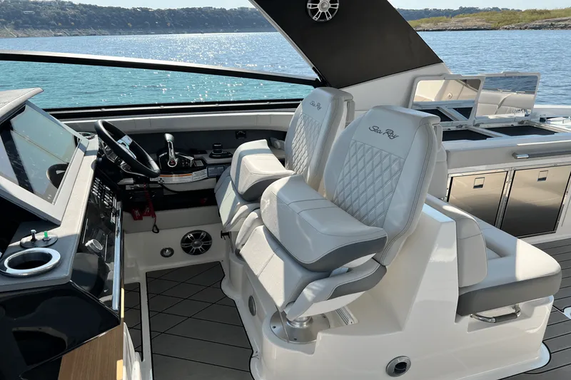 Slide: The Image of Sea Ray 400 SLX 2024 - 40