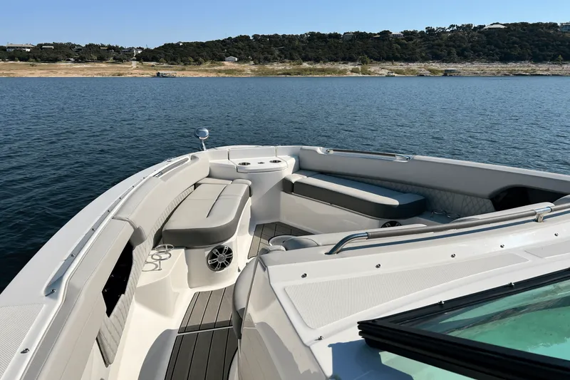 Slide: The Image of Sea Ray 400 SLX 2024 - 42