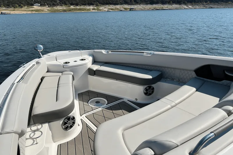 Slide: The Image of Sea Ray 400 SLX 2024 - 43