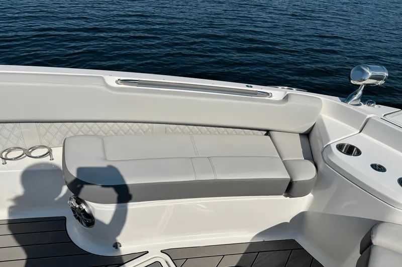 Slide: The Image of Sea Ray 400 SLX 2024 - 46