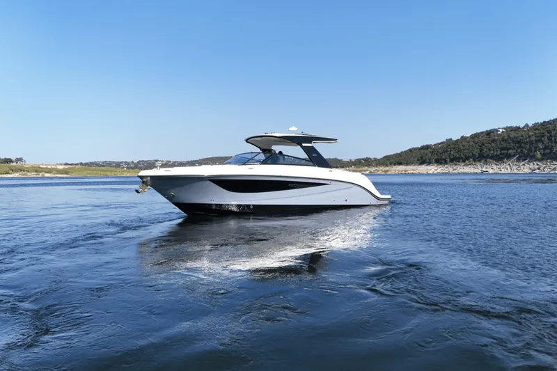 Slide: The Image of Sea Ray 400 SLX 2024 - 2