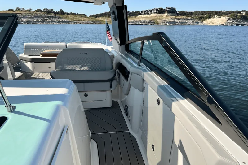 Slide: The Image of Sea Ray 400 SLX 2024 - 50