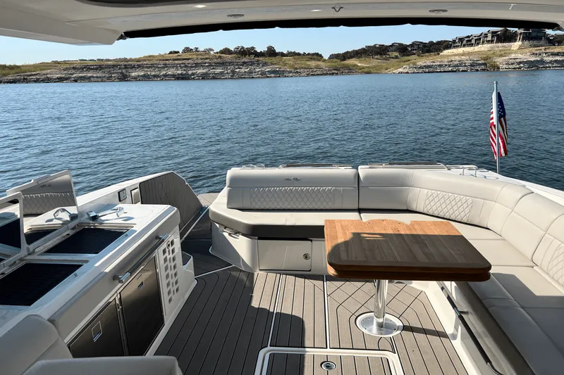 Slide: The Image of Sea Ray 400 SLX 2024 - 52