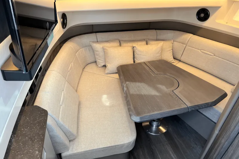 Slide: The Image of Sea Ray 400 SLX 2024 - 58