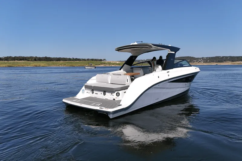 Slide: The Image of Sea Ray 400 SLX 2024 - 6