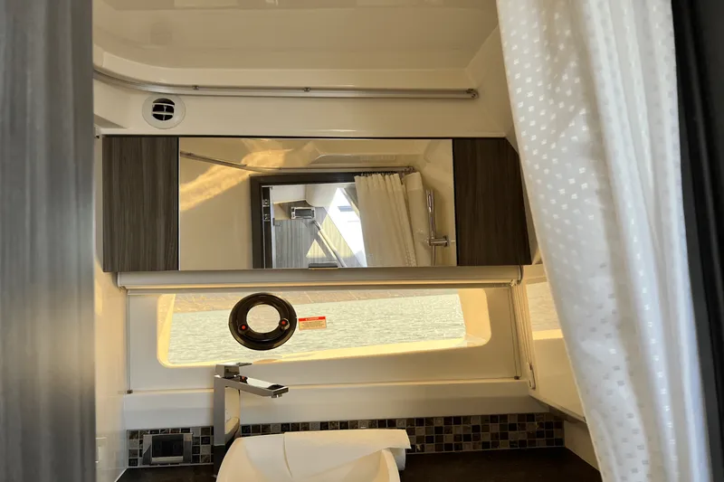 Slide: The Image of Sea Ray 400 SLX 2024 - 64