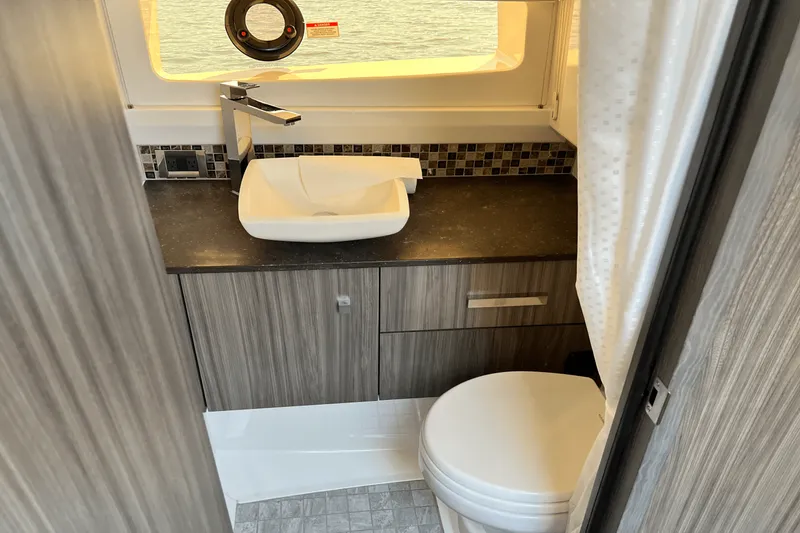 Slide: The Image of Sea Ray 400 SLX 2024 - 65