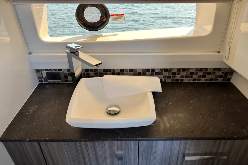 Slide: The Image of Sea Ray 400 SLX 2024 - 66