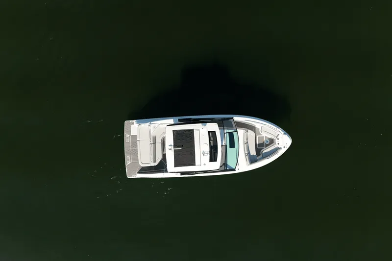 Slide: The Image of Sea Ray 400 SLX 2024 - 7