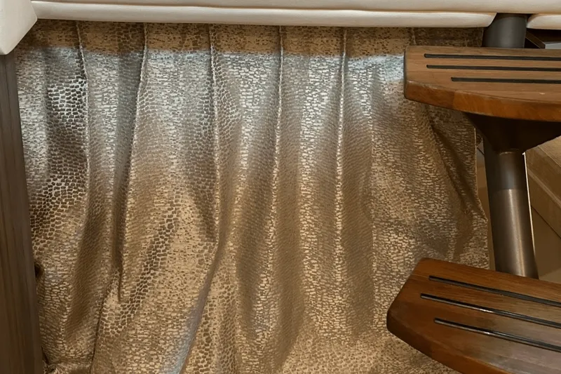 Slide: The Image of Sea Ray 400 SLX 2024 - 70