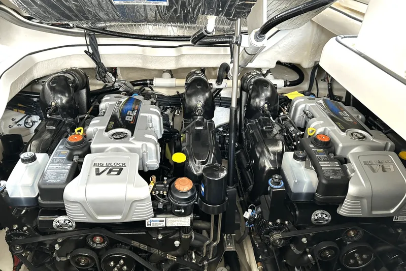 Slide: The Image of Sea Ray 400 SLX 2024 - 72