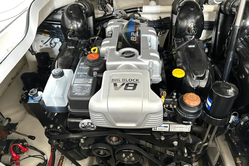 Slide: The Image of Sea Ray 400 SLX 2024 - 73