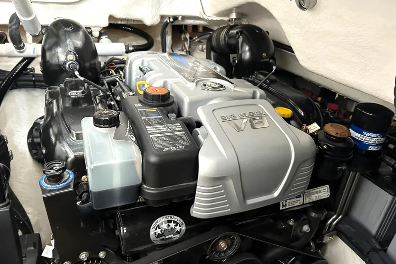 Slide: The Image of Sea Ray 400 SLX 2024 - 74