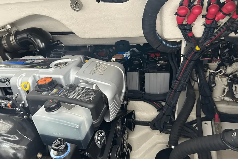 Slide: The Image of Sea Ray 400 SLX 2024 - 76