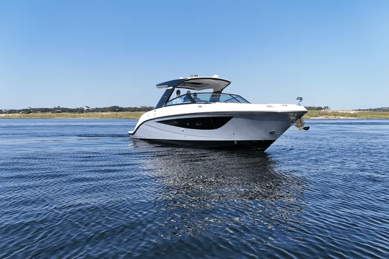 Slide: The Image of Sea Ray 400 SLX 2024 - 4