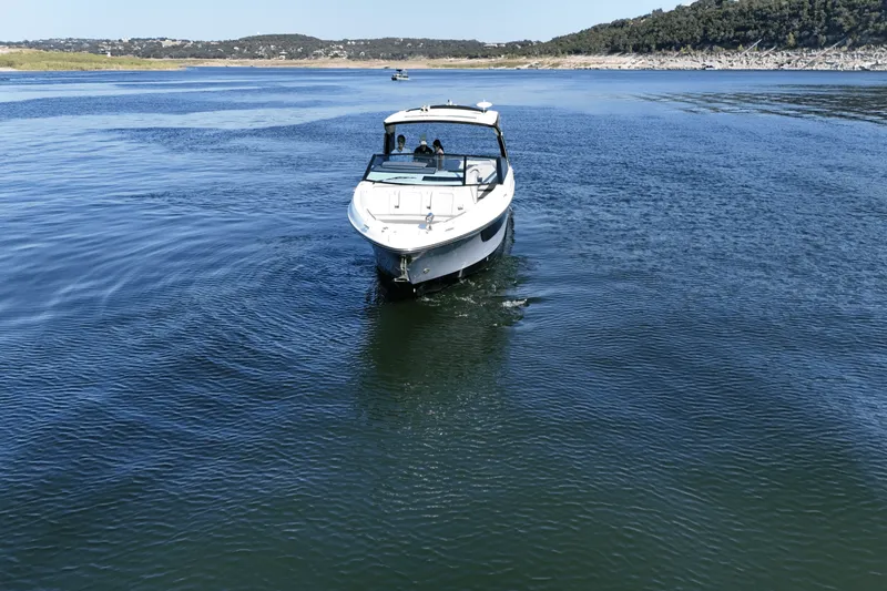 Slide: The Image of Sea Ray 400 SLX 2024 - 8