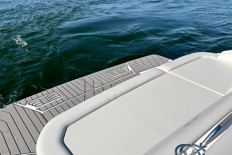 Slide: The Image of Sea Ray 400 SLX 2024 - 12