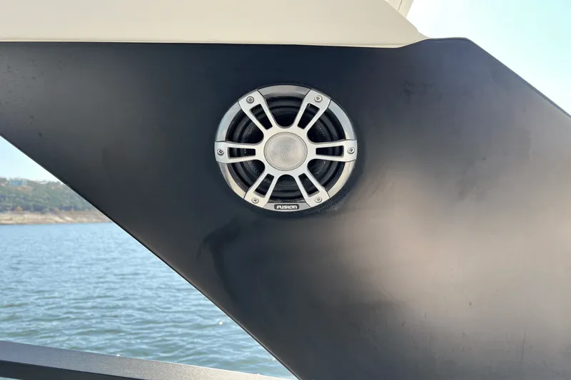 Slide: The Image of Sea Ray 400 SLX 2024 - 67
