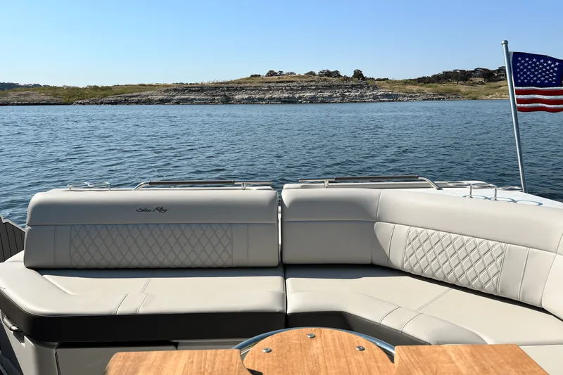 Slide: The Image of Sea Ray 400 SLX 2024 - 26