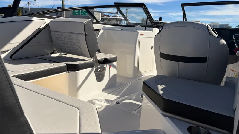 Slide: The Image of Sea Ray SPX 210 Outboard 2026 - 12