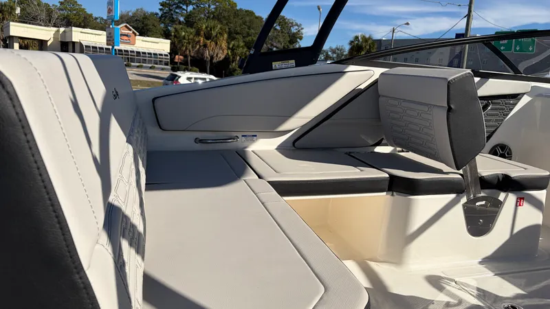 Slide: The Image of Sea Ray SPX 210 Outboard 2026 - 13