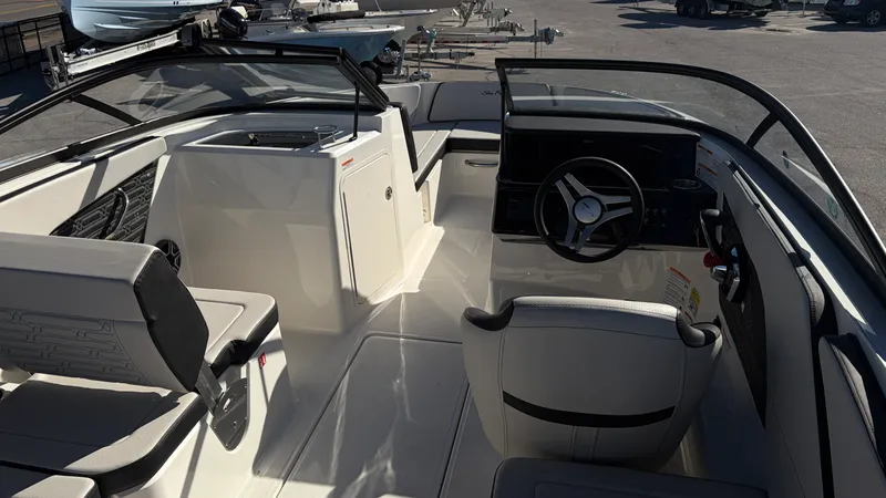 Slide: The Image of Sea Ray SPX 210 Outboard 2026 - 14