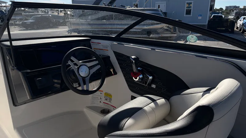 Slide: The Image of Sea Ray SPX 210 Outboard 2026 - 15