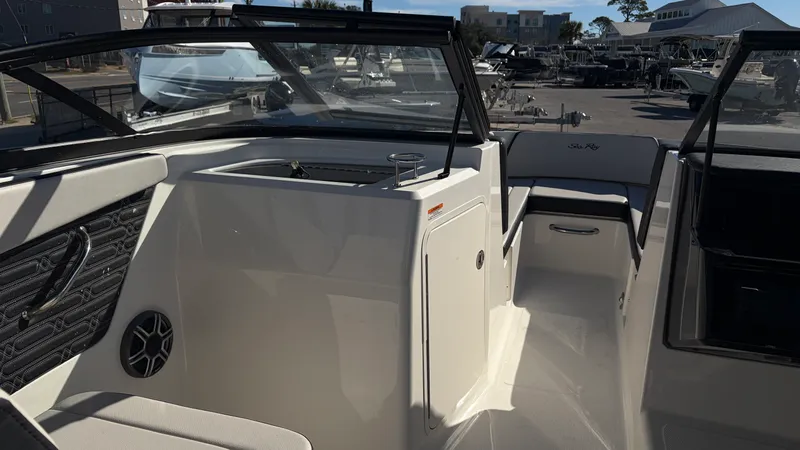 Slide: The Image of Sea Ray SPX 210 Outboard 2026 - 17