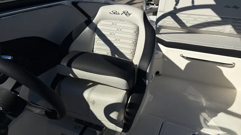 Slide: The Image of Sea Ray SPX 210 Outboard 2026 - 19