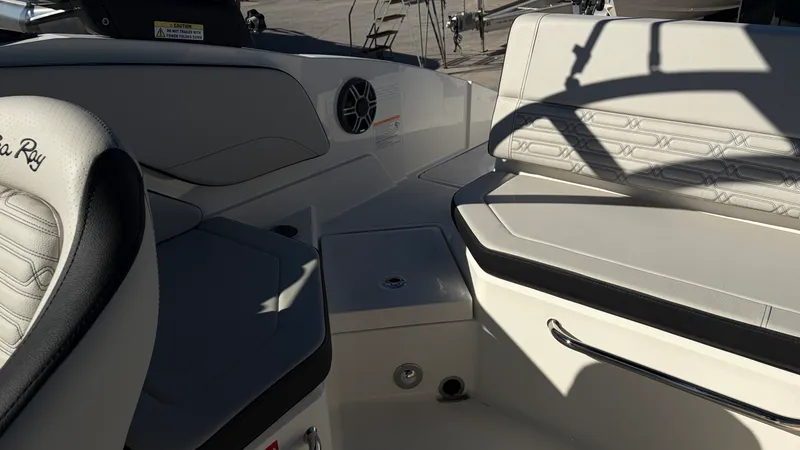 Slide: The Image of Sea Ray SPX 210 Outboard 2026 - 21