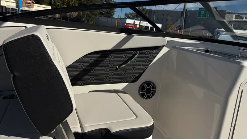 Slide: The Image of Sea Ray SPX 210 Outboard 2026 - 22