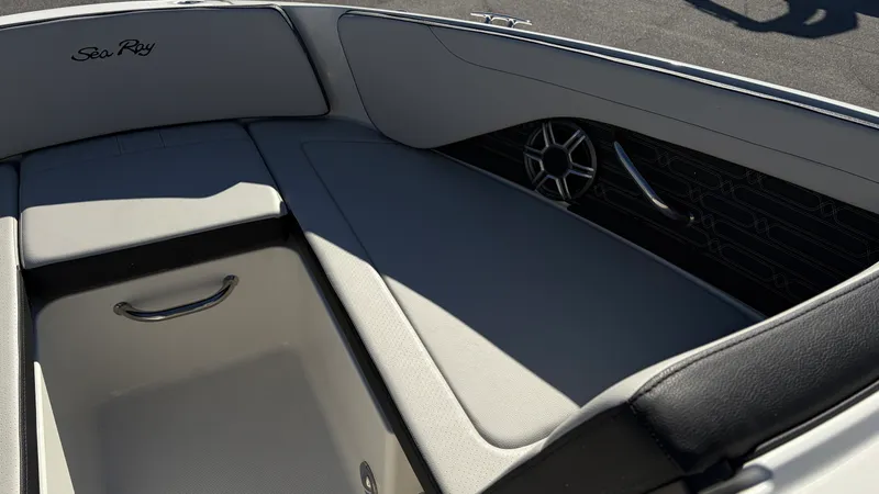 Slide: The Image of Sea Ray SPX 210 Outboard 2026 - 24