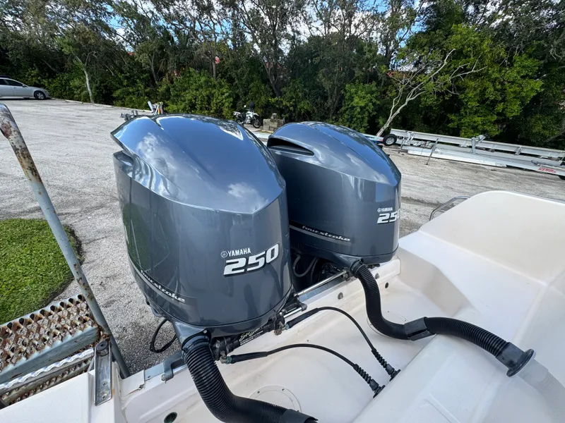 Slide: The Image of Grady-White 283 CANYON 2012 - 7