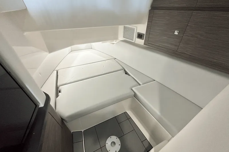 Slide: The Image of Aviara AV36 2022 - 30