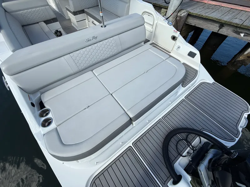 Slide: The Image of Sea Ray SDX 270 Outboard 2022 - 12