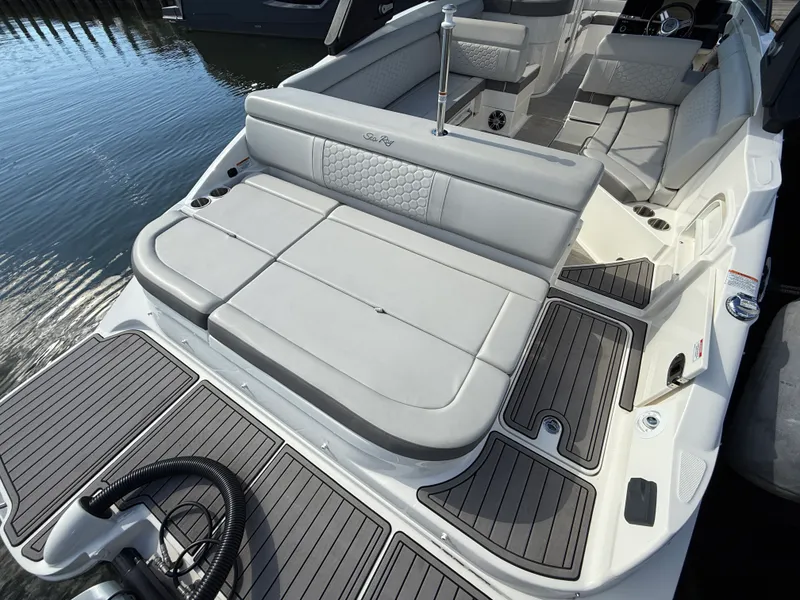Slide: The Image of Sea Ray SDX 270 Outboard 2022 - 13