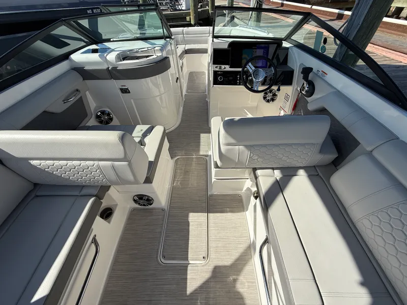 Slide: The Image of Sea Ray SDX 270 Outboard 2022 - 18