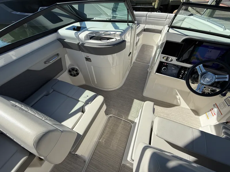 Slide: The Image of Sea Ray SDX 270 Outboard 2022 - 19