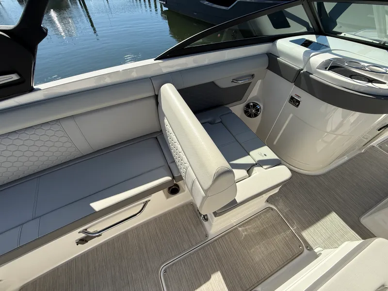 Slide: The Image of Sea Ray SDX 270 Outboard 2022 - 20