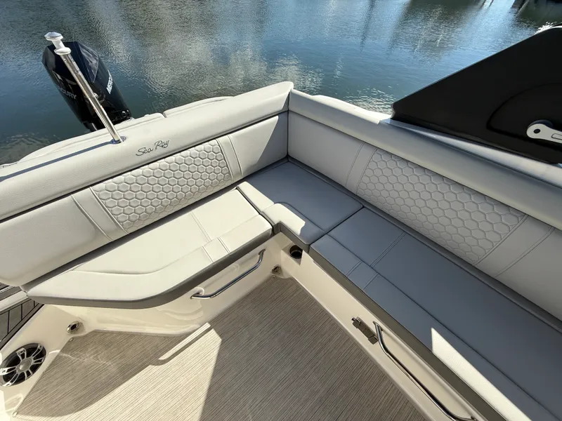 Slide: The Image of Sea Ray SDX 270 Outboard 2022 - 22