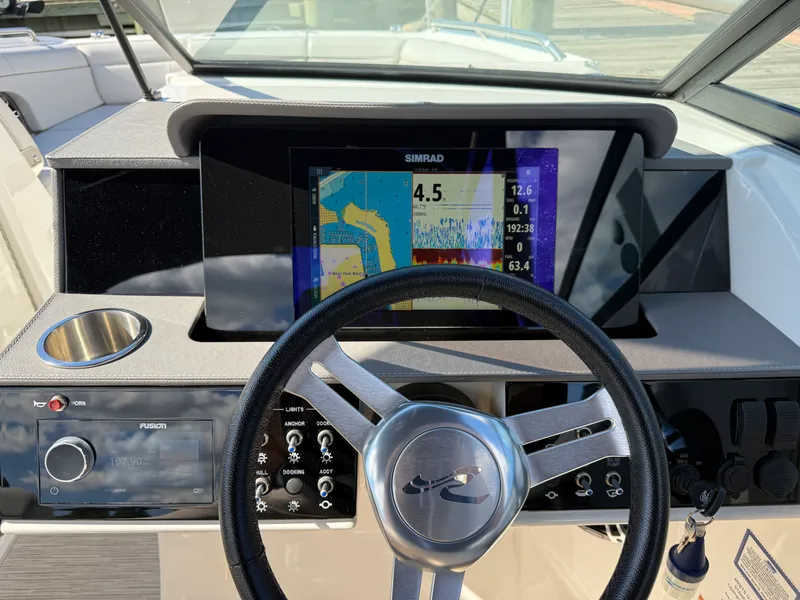 Slide: The Image of Sea Ray SDX 270 Outboard 2022 - 26