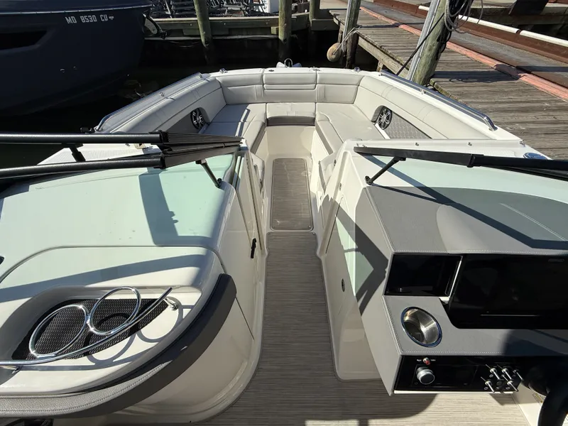 Slide: The Image of Sea Ray SDX 270 Outboard 2022 - 28