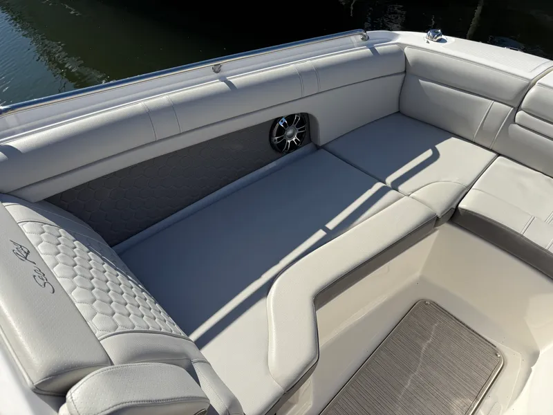 Slide: The Image of Sea Ray SDX 270 Outboard 2022 - 31