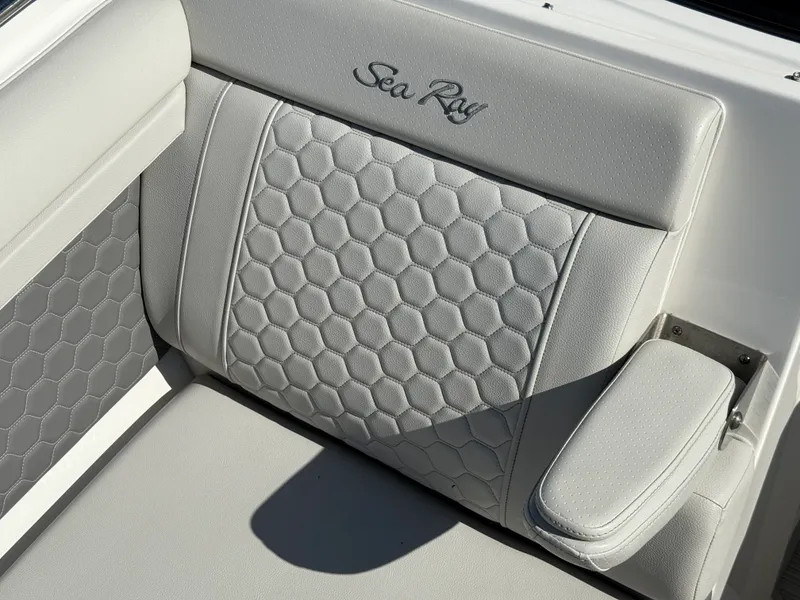 Slide: The Image of Sea Ray SDX 270 Outboard 2022 - 34