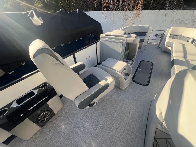 Slide: The Image of Harris 270 GM 2025 - 10