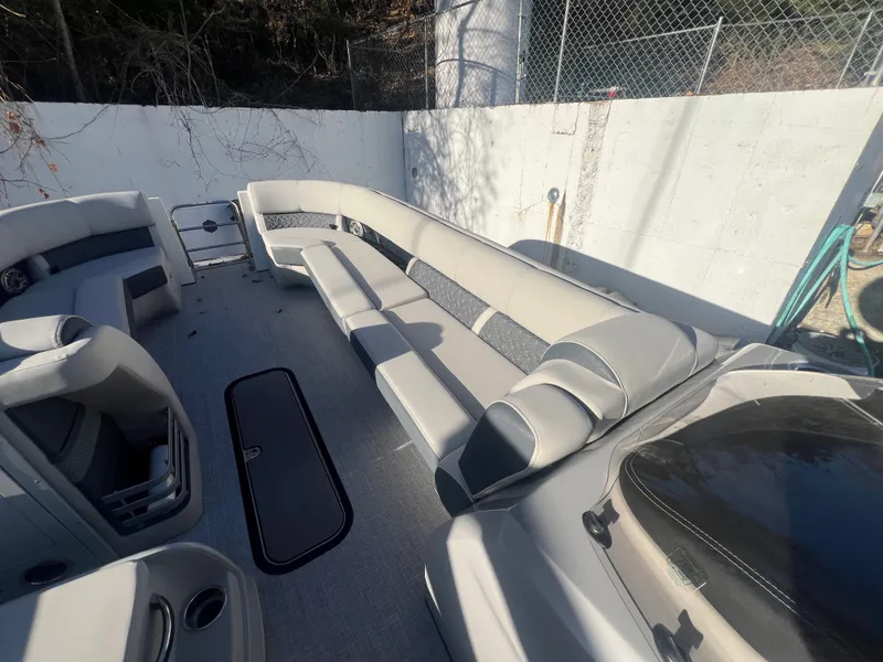 Slide: The Image of Harris 270 GM 2025 - 11