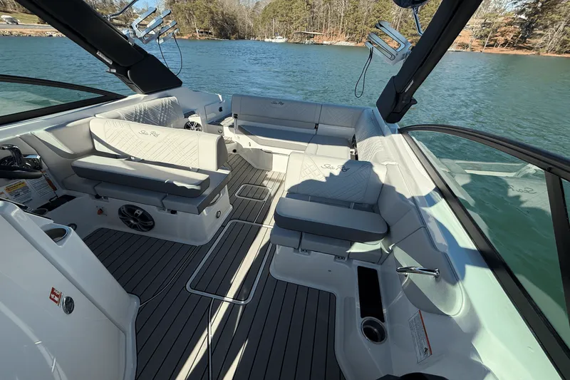 Slide: The Image of Sea Ray SDX 250 Surf 2025 - 14