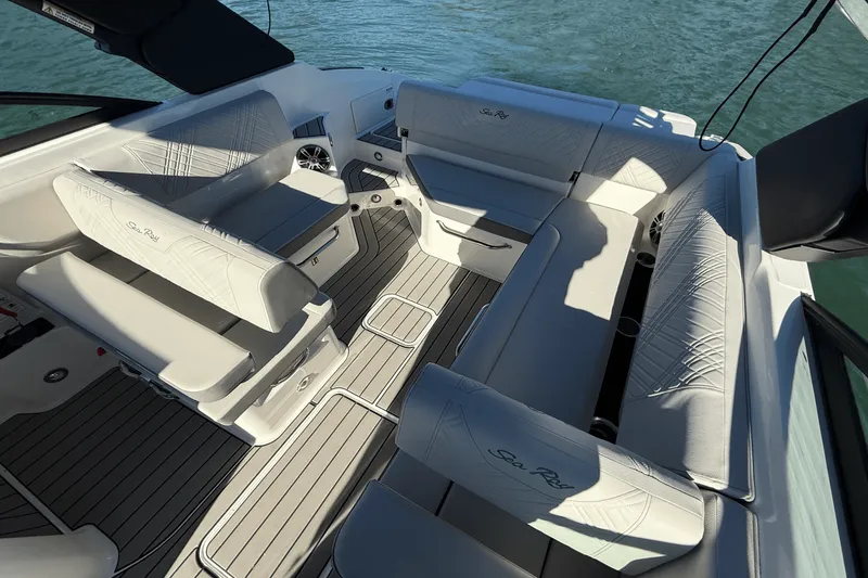 Slide: The Image of Sea Ray SDX 250 Surf 2025 - 15