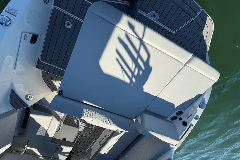 Slide: The Image of Sea Ray SDX 250 Surf 2025 - 17