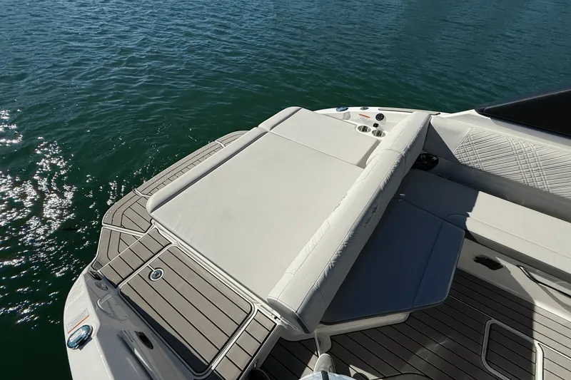 Slide: The Image of Sea Ray SDX 250 Surf 2025 - 9